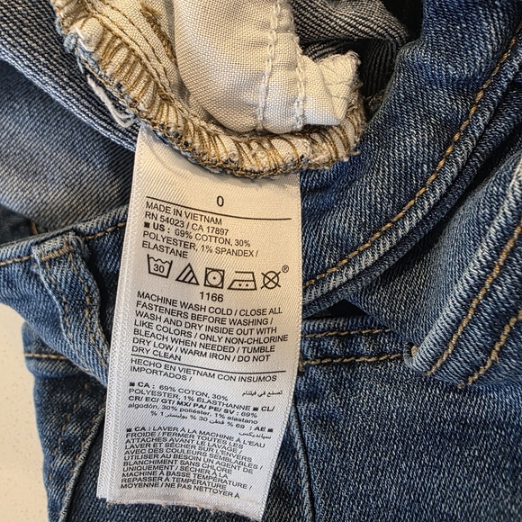 Old Navy Women's Straight Leg Blue Jeans - Picture 6 of 9